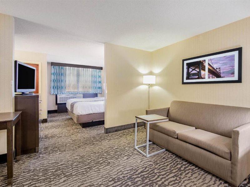 La Quinta By Wyndham Newark - Elkton Hotel Exterior photo