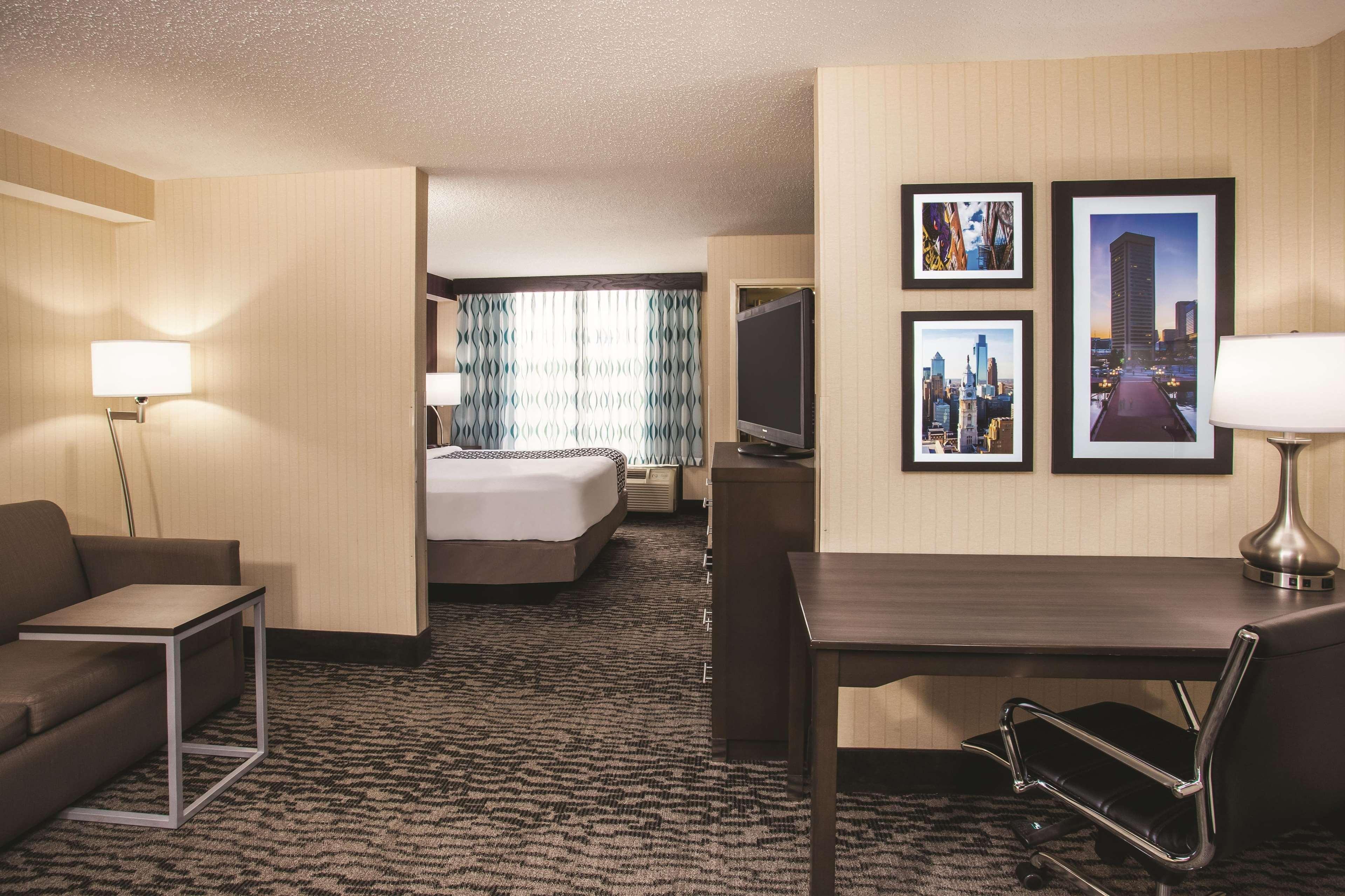 La Quinta By Wyndham Newark - Elkton Hotel Exterior photo