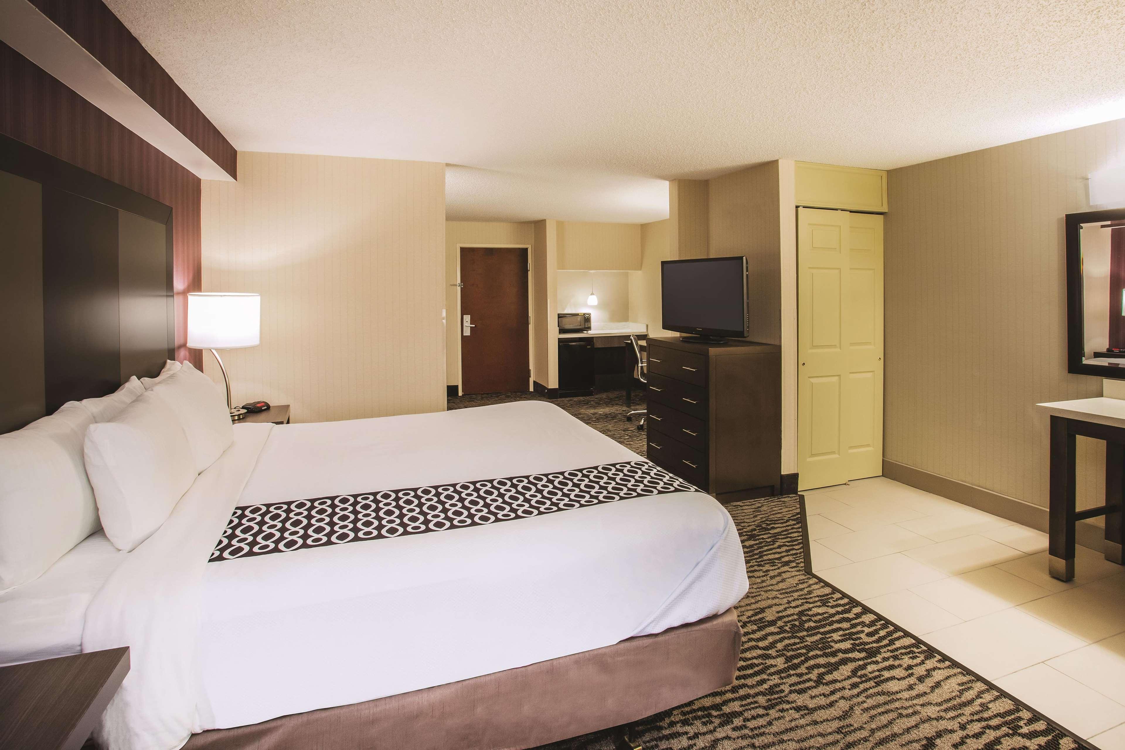 La Quinta By Wyndham Newark - Elkton Hotel Exterior photo