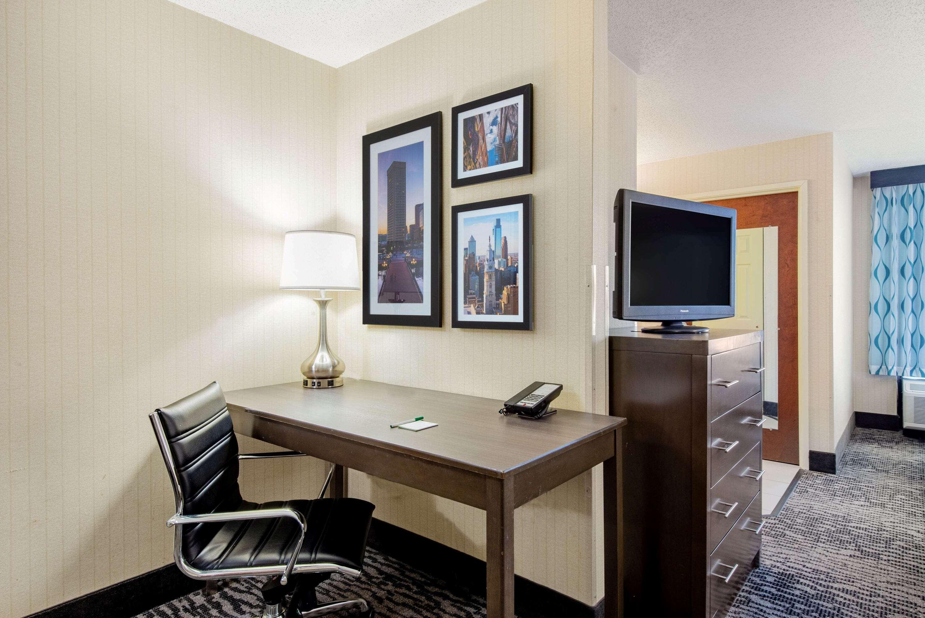 La Quinta By Wyndham Newark - Elkton Hotel Exterior photo