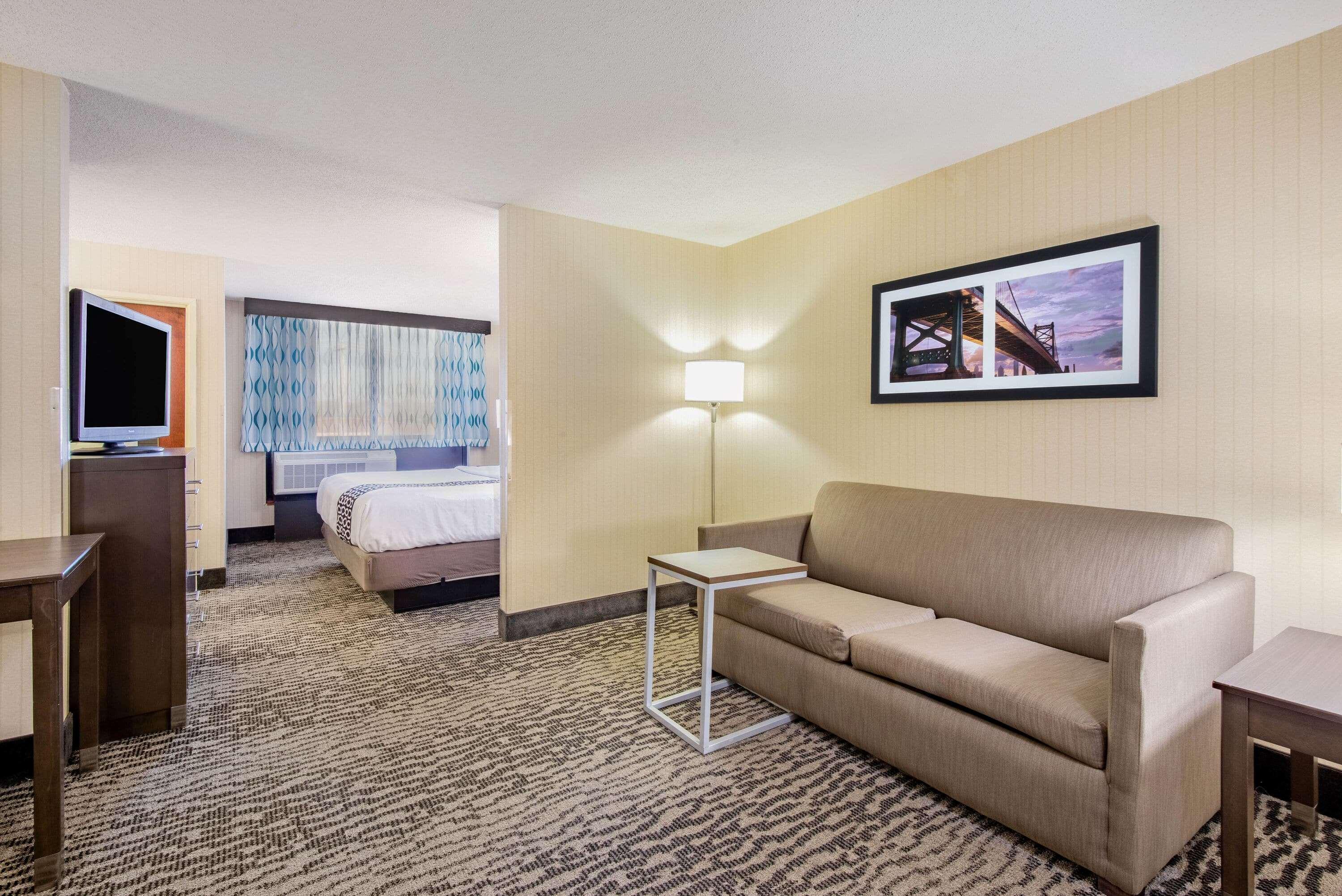 La Quinta By Wyndham Newark - Elkton Hotel Exterior photo