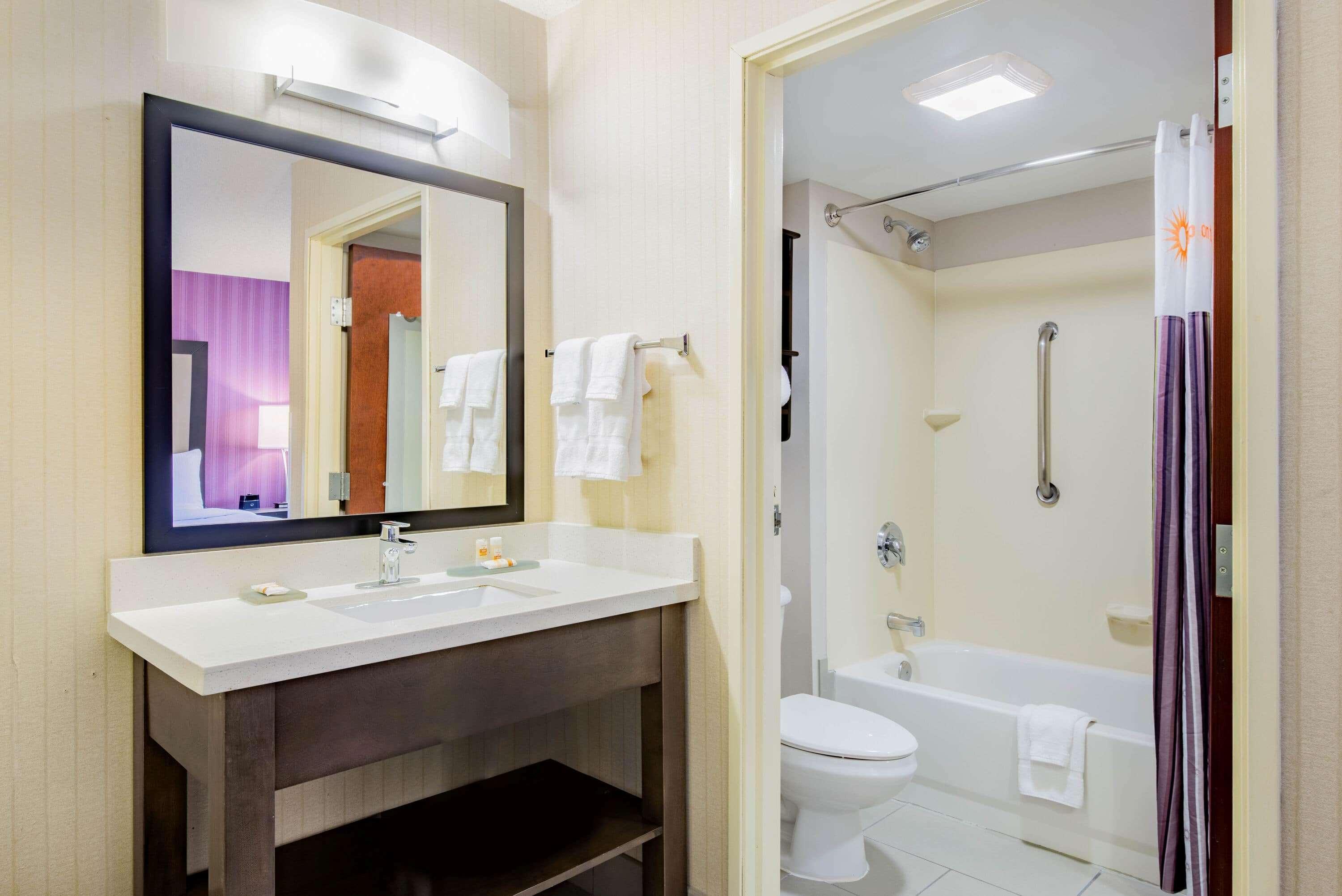 La Quinta By Wyndham Newark - Elkton Hotel Exterior photo