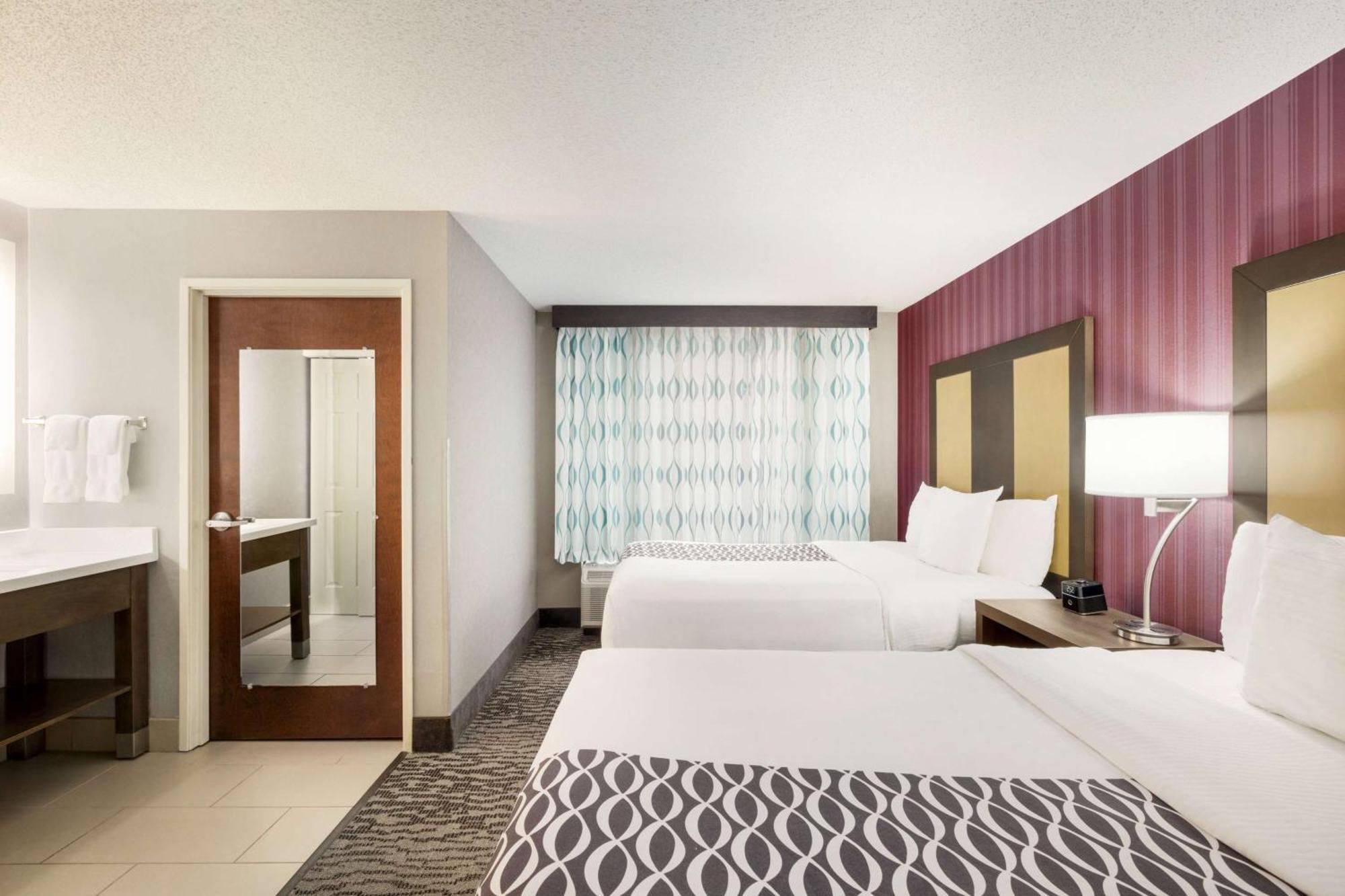 La Quinta By Wyndham Newark - Elkton Hotel Exterior photo