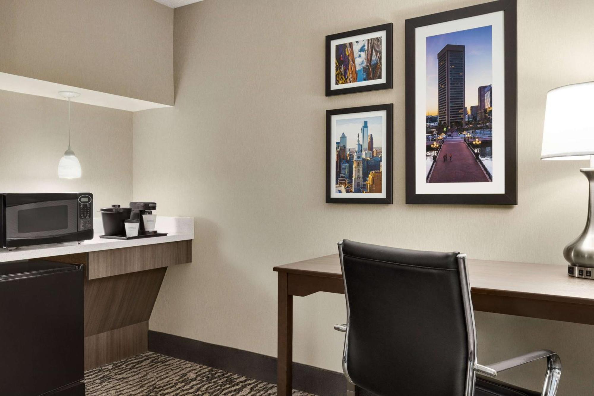 La Quinta By Wyndham Newark - Elkton Hotel Exterior photo