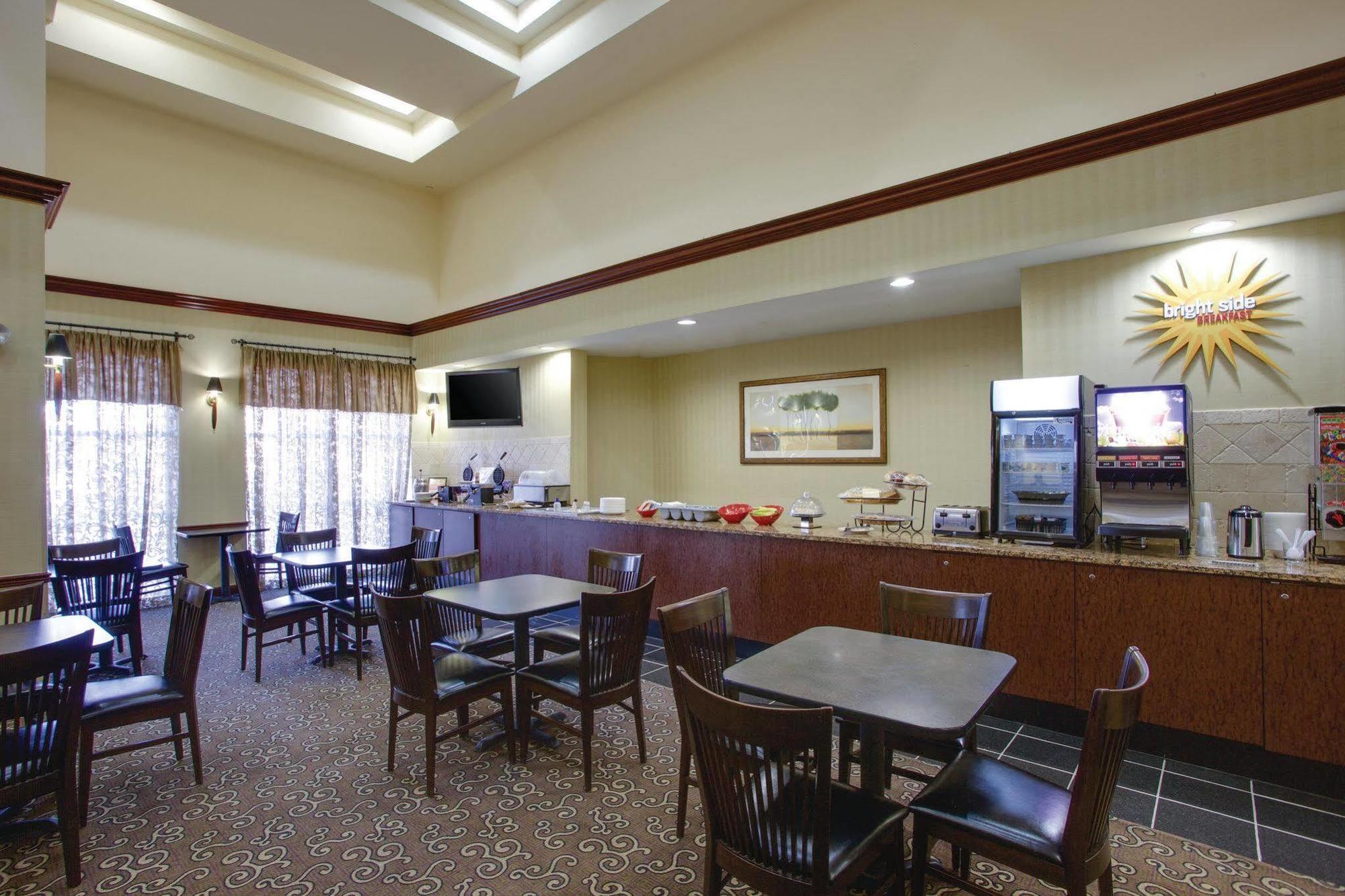 La Quinta By Wyndham Newark - Elkton Hotel Exterior photo